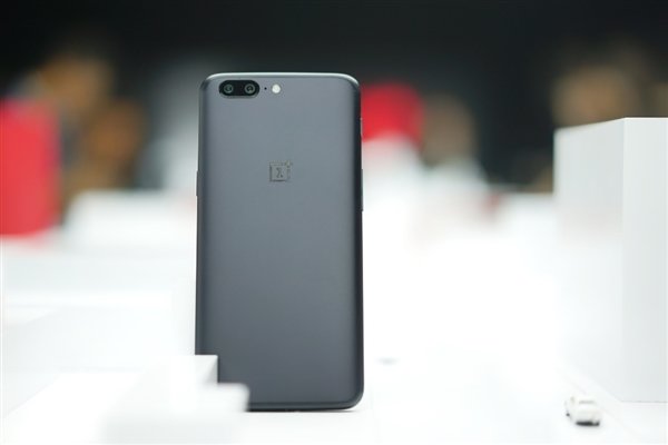 亚马逊自当黄牛:一加5现货溢价66%、多花一部小米6的钱 亚马逊自当黄牛:一加5现货溢价66%、多花一部小米6的钱_www.365-588.com