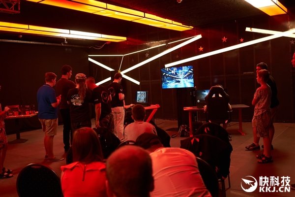 AMD新旗舰卡RX Vega首次公演:性价比完灭GTX 1080 AMD新旗舰卡RX Vega首次公演:性价比完灭GTX 1080_www.365-588.com