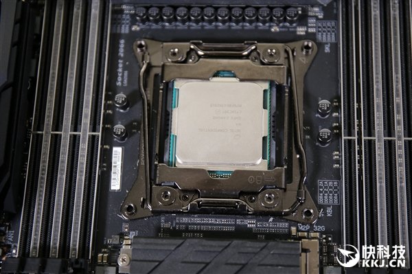 技嘉AORUS X299 Gaming 9主板开箱图赏:5599元电竞神器 技嘉AORUS X299 Gaming 9主板开箱图赏:5599元电竞神器_www.365-588.com