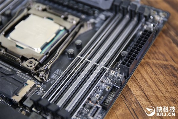 技嘉AORUS X299 Gaming 9主板开箱图赏:5599元电竞神器 技嘉AORUS X299 Gaming 9主板开箱图赏:5599元电竞神器_www.365-588.com