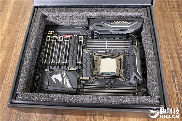技嘉AORUS X299 Gaming 9主板开箱图赏:5599元电竞神器 技嘉AORUS X299 Gaming 9主板开箱图赏:5599元电竞神器_www.365-588.com