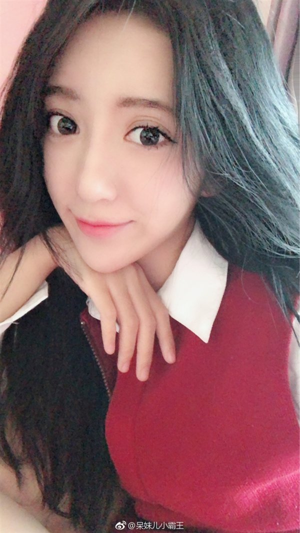 萌妹子吃鸡用变声器说自己是男人 队友反应亮了 萌妹子吃鸡用变声器说自己是男人 队友反应亮了_www.365-588.com