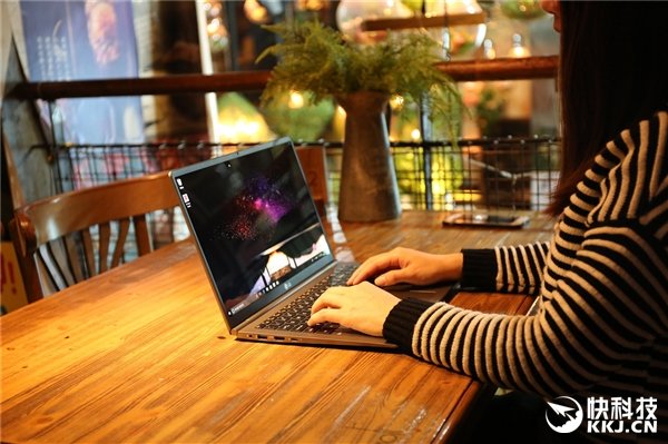 轻薄笔记本之王!LG 15Z980开箱图赏 轻薄笔记本之王!LG 15Z980开箱图赏_www.365-588.com