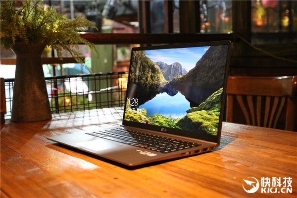 轻薄笔记本之王!LG 15Z980开箱图赏 轻薄笔记本之王!LG 15Z980开箱图赏_www.365-588.com