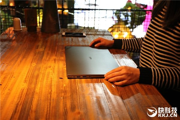 轻薄笔记本之王!LG 15Z980开箱图赏 轻薄笔记本之王!LG 15Z980开箱图赏_www.365-588.com