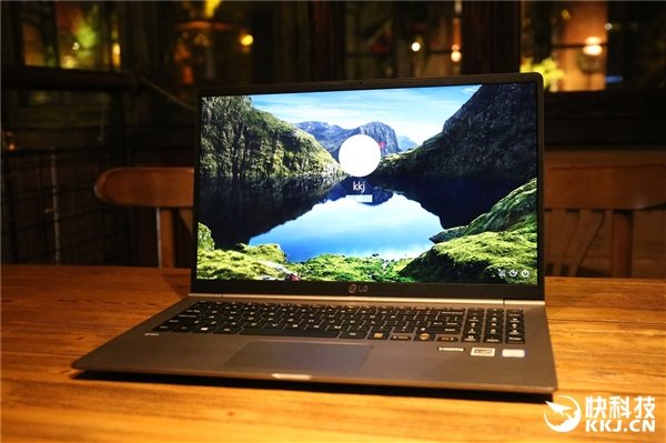轻薄笔记本之王!LG 15Z980开箱图赏 轻薄笔记本之王!LG 15Z980开箱图赏_www.365-588.com