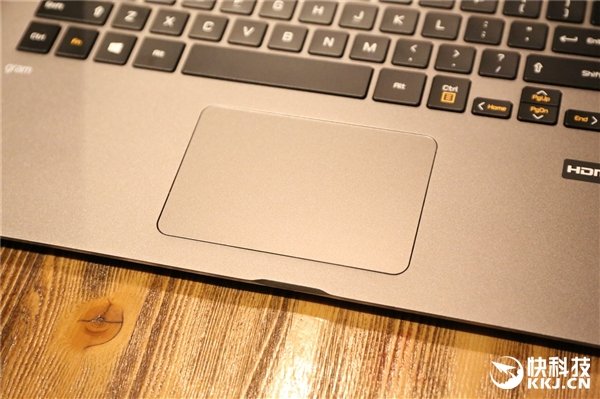 轻薄笔记本之王!LG 15Z980开箱图赏 轻薄笔记本之王!LG 15Z980开箱图赏_www.365-588.com