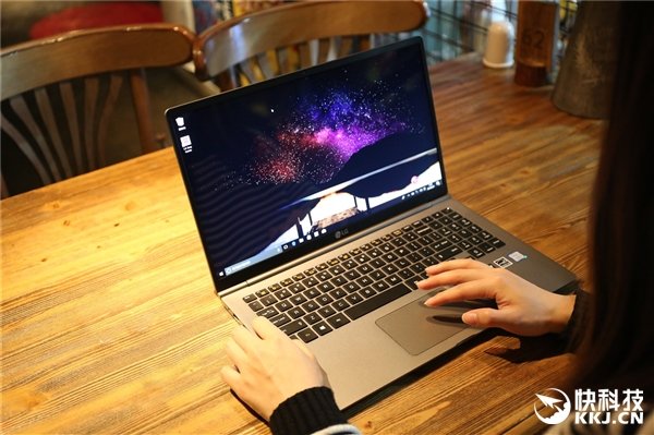 轻薄笔记本之王!LG 15Z980开箱图赏 轻薄笔记本之王!LG 15Z980开箱图赏_www.365-588.com