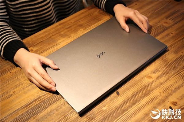 轻薄笔记本之王!LG 15Z980开箱图赏 轻薄笔记本之王!LG 15Z980开箱图赏_www.365-588.com