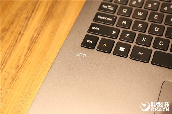 轻薄笔记本之王!LG 15Z980开箱图赏 轻薄笔记本之王!LG 15Z980开箱图赏_www.365-588.com